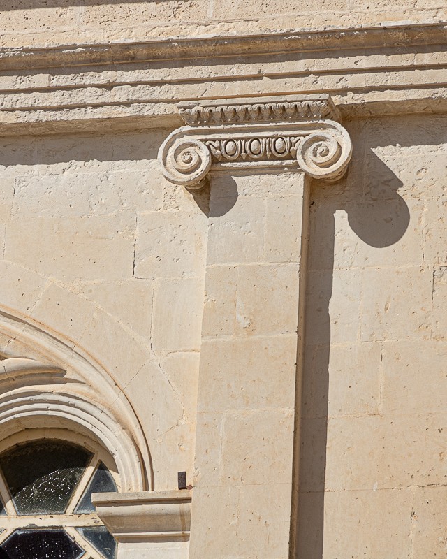 dettaglio-architettura-banari-chiesa-san-lorenzo-verticale
